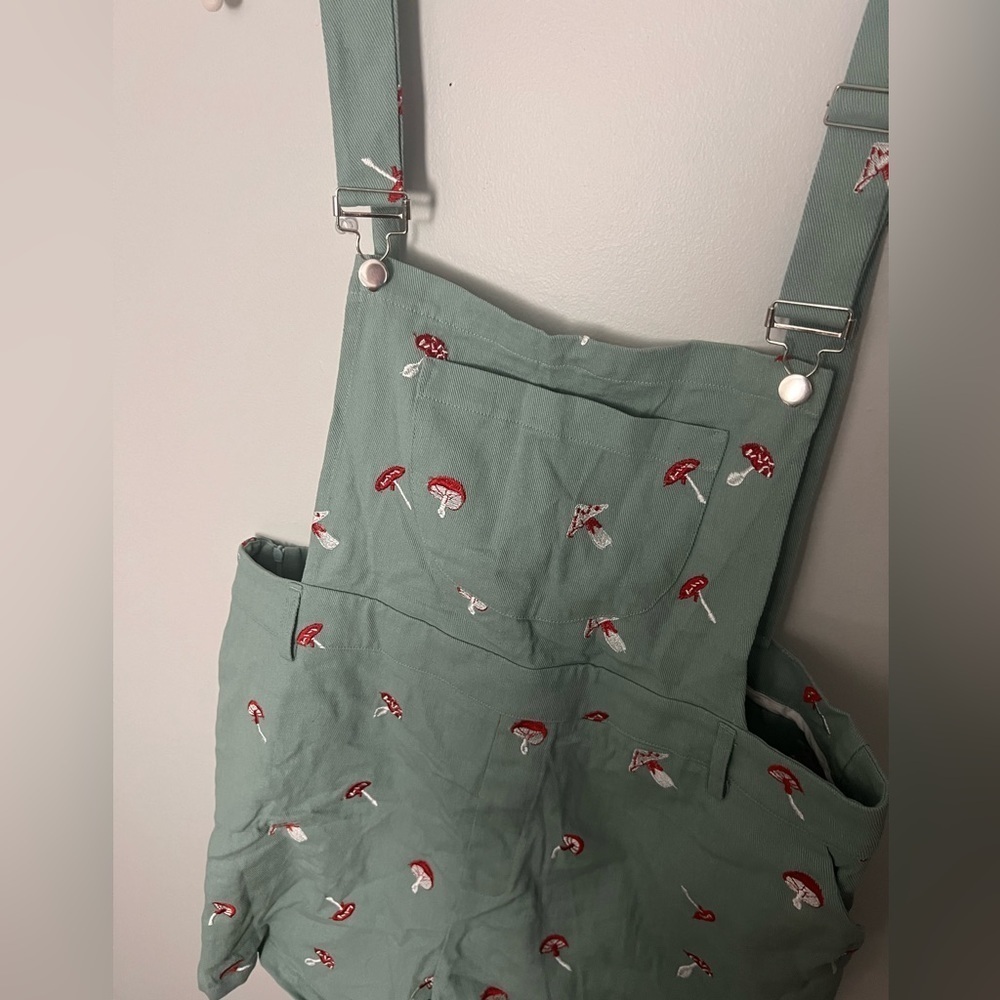 CIDER NWT Floral mushroom green buckle romper shortalls - Picture 4 of 13